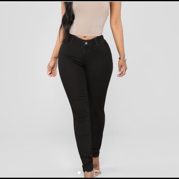 Classic Mid Rise Black Fashion Nova jeans - Picture 1 of 3